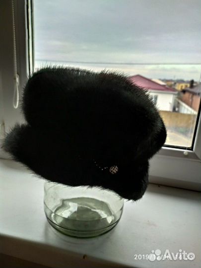 Шапка берет из норки с козырьком и ушками