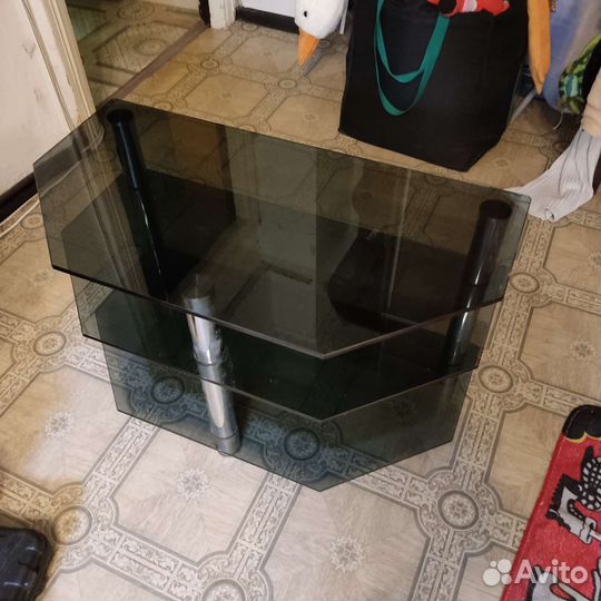 Стеклянная тумба под тв