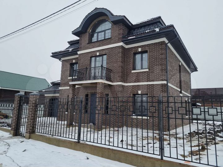 Коттедж 340 м² на участке 9 сот.