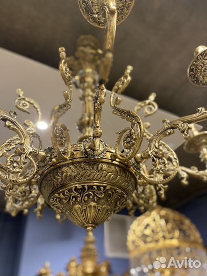 Люстра бронзовая классика