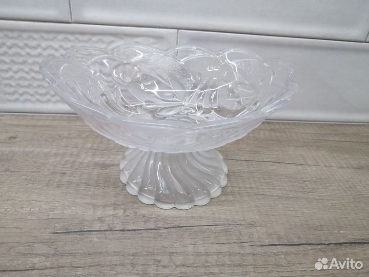 Ваза для конфет на ножке