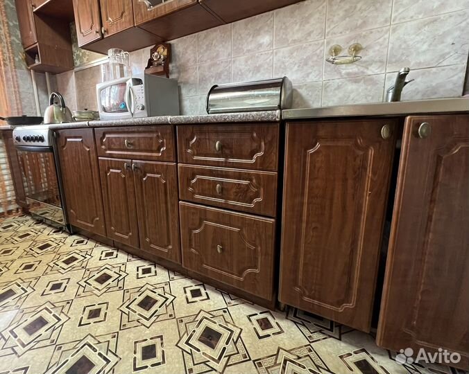 Кухонный гарнитур б/у с плитой и раковиной