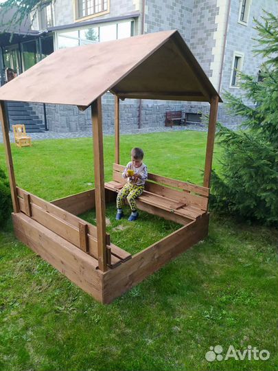 Детская песочница с крышей