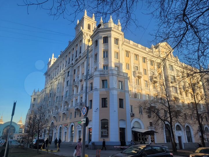 Доля в 3-к. квартире, 19 м², 1/14 эт.