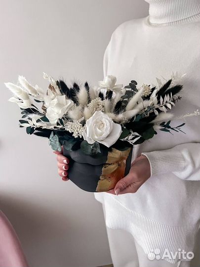 Букет из сухоцветов в вазе коробке кашпо