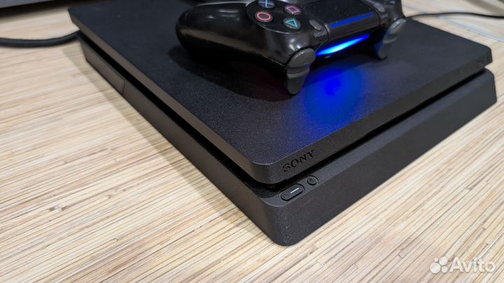 Ps4 Slim 1tb 34 игры 2 джойстика