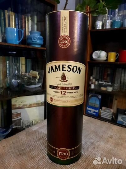 Тубы и коробки от виски и др.напитков