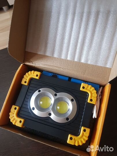 Фонарь прожектор 20 Ватт