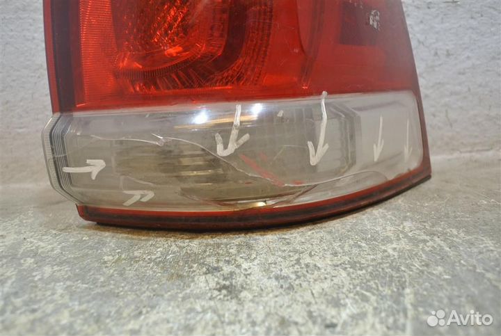 Фонарь задний наружный правый Toyota Land Cruiser