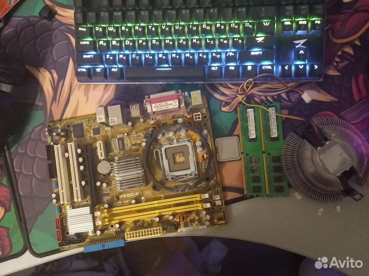 Материнская плата с процессором и памятью