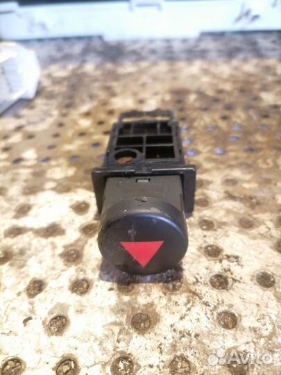 Кнопка аварийной сигнализации Hyundai Solaris