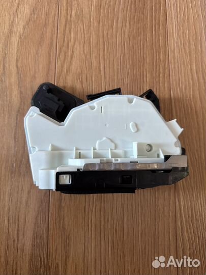 Замок двери volkswagen polo cfna правый передний