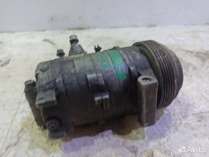 Компрессор кондиционера 64526909628