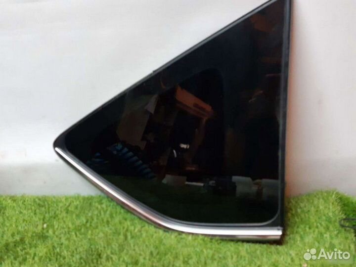 Форточкa задний правый Toyota Rav4 Cv40