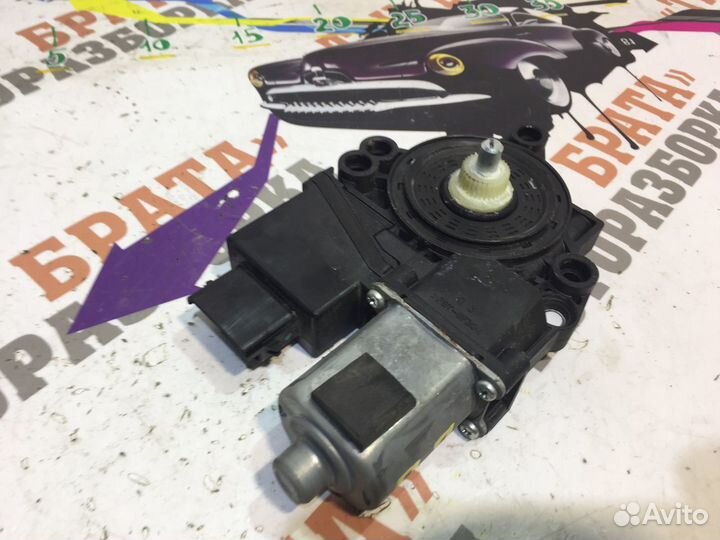 Моторчик стеклоподъемника передний правый Прав