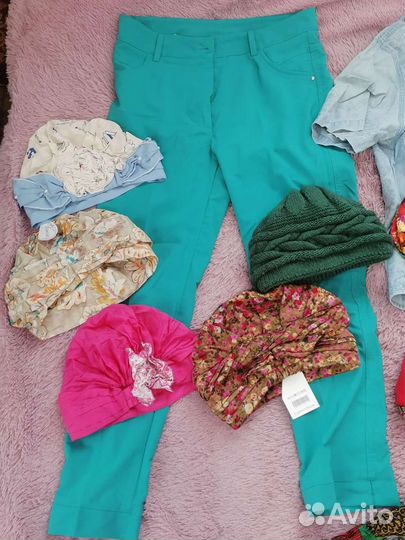 Пакет вещей женский, шапки новые