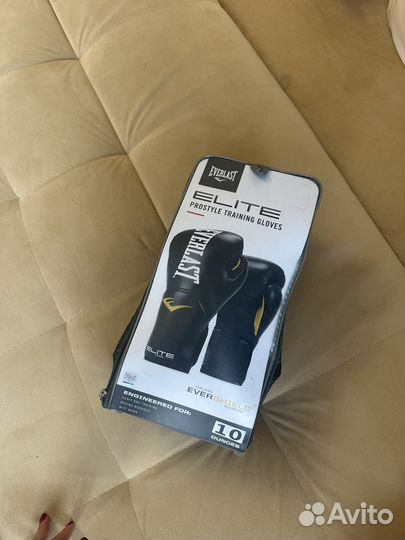 Боксерские перчатки Everlast Elite и бинты