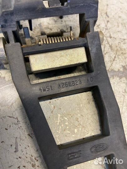 Кронштейн ручки двери задний левый Ford Focus 2