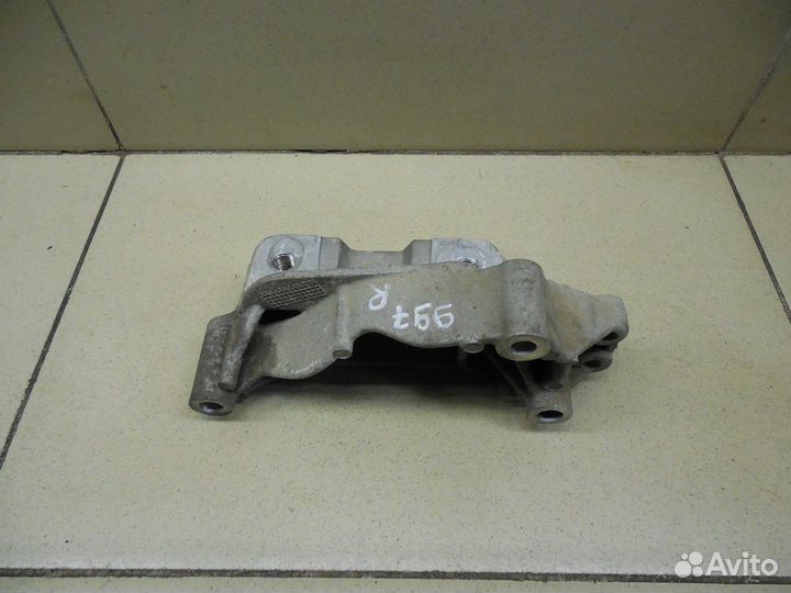 Кронштейн двигателя правый Yeti 2009