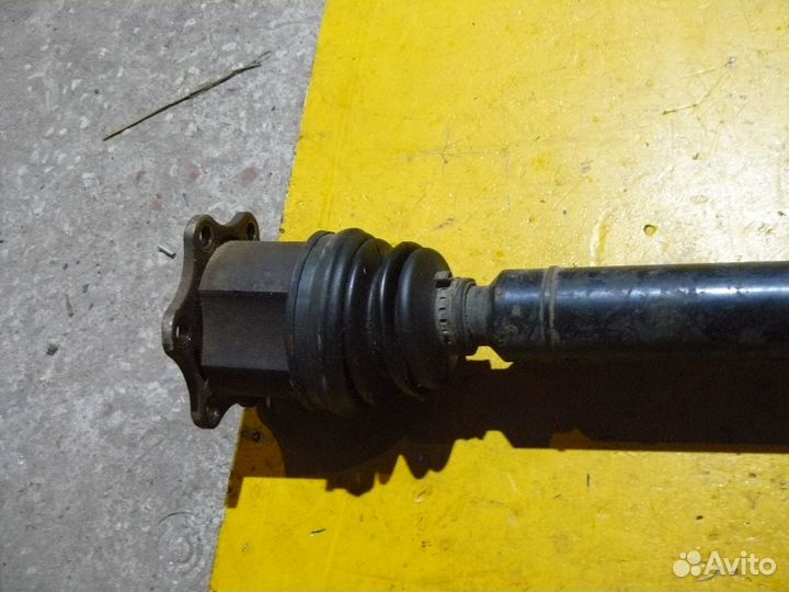 Приводной вал правый Volkswagen Passat B6 2006