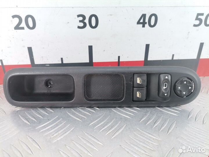 Блок управления стеклоподъемниками Peugeot 3008