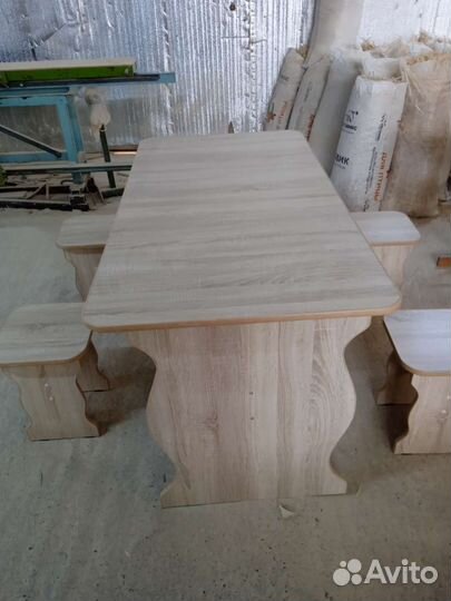 Кухонный стол