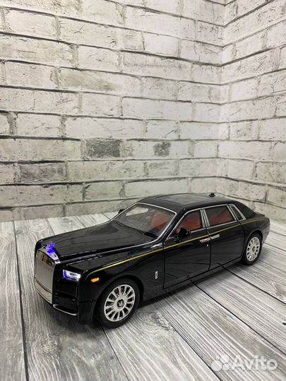 Модель автомобиля Rolls-Royce Phantom 25 см