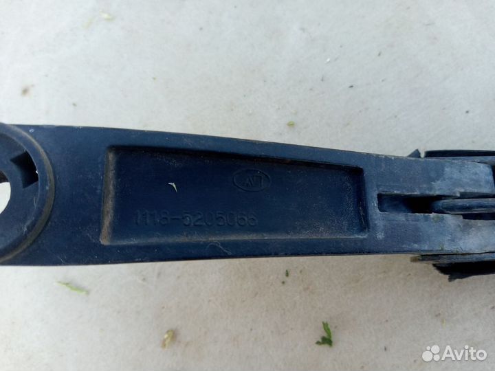 Поводок стеклоочистителя правый калина 1118