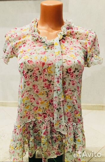 Три огромных пакета одежды 44