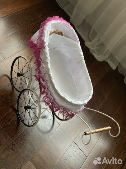 Колсяка для кукол из ротанга в ретро стиле