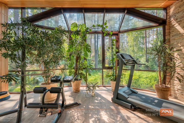 Коттедж 433,8 м² на участке 12,1 сот.