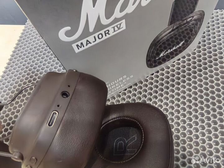 Беспроводные наушники marshall