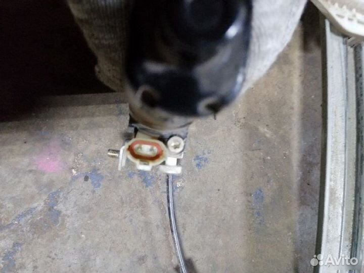 Стеклоподъемник задний правый Hyundai Sonata 4