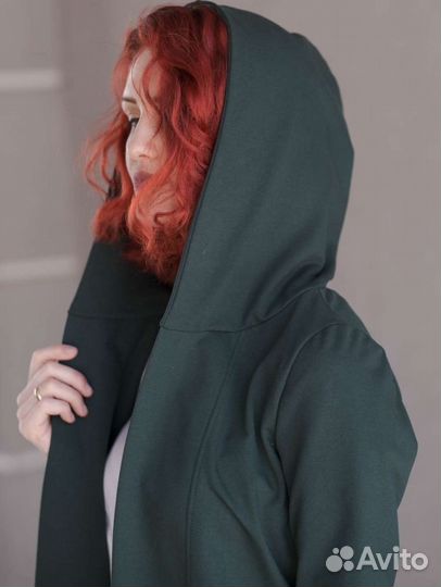 Женская мантия с капюшоном