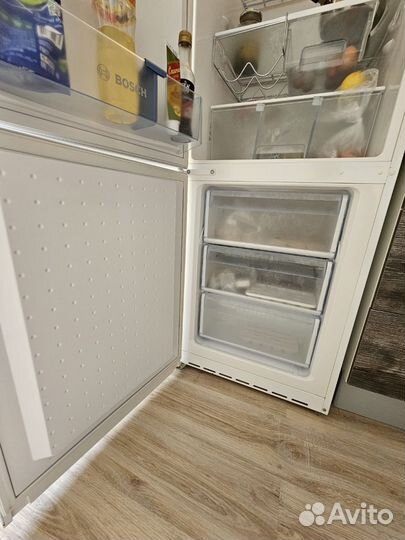 Холодильник Bosh KGV39X25\01