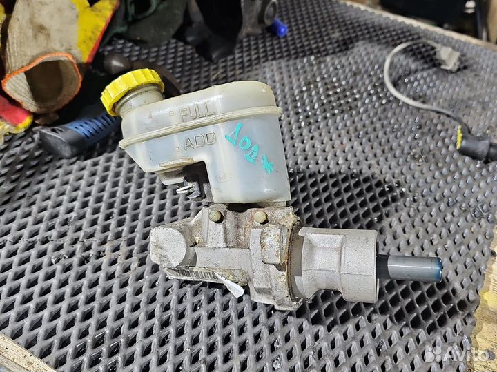 Главный тормозной цилиндр Dodge Neon 2