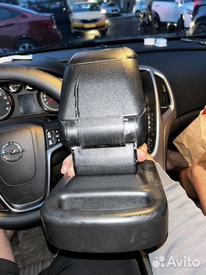 Подлокотник автомобильный универсальный