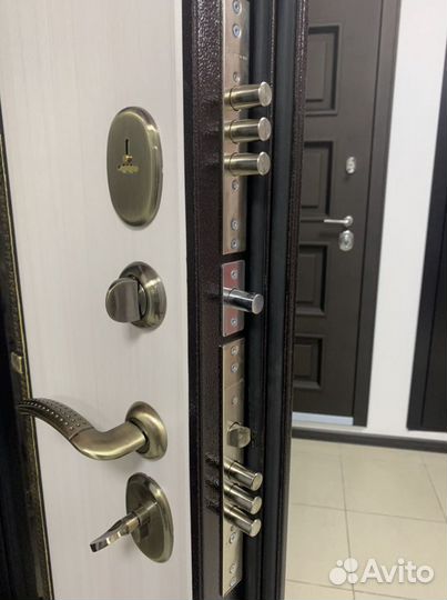 Дверь входная со стеклом