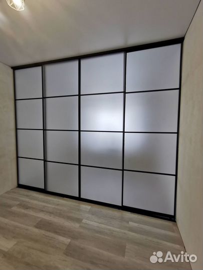 Межкомнатная перегородка с матовым стеклом № 4077