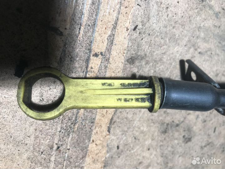 Ford 2008 2.2 Щуп уровня масла двигателя