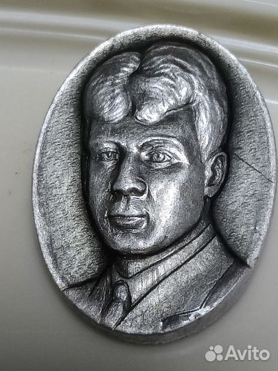 Значок Есенин. 2
