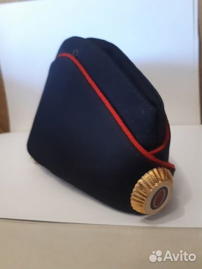 Женские головные уборы.Форма полиции