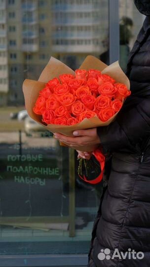 Розы Розы в крафте 25 оранжевых роз