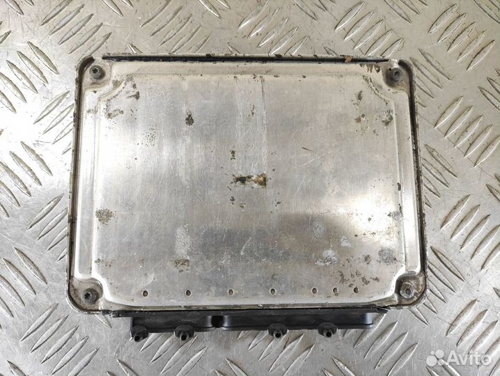 Блок управления двигателем Volkswagen Golf 3