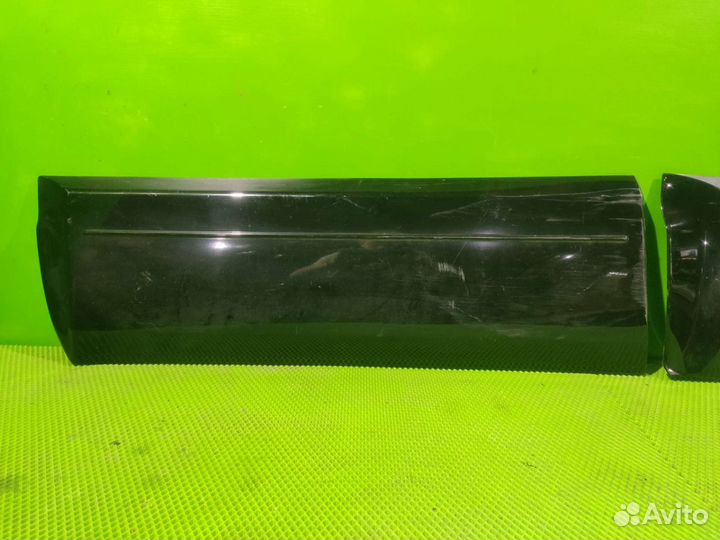 Накладка передней двери левая Mitsubishi Pajero 4