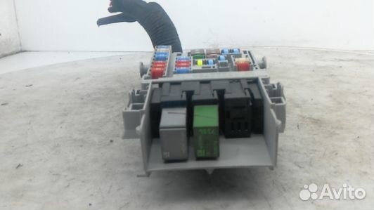 Блок предохранителей cadillac SRX 2 (72F02M102)