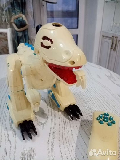 Интерактивная игрушка динозавр, практически новая