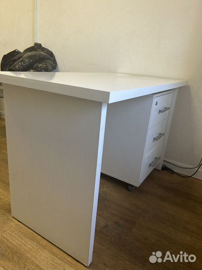 Компьютерный стол с тумбой