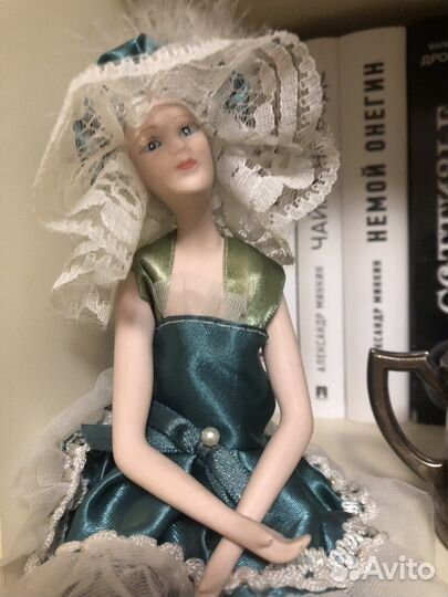 Интерьерная винтажная фарфоровая кукла
