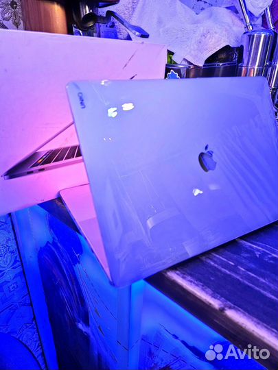 Macbook Pro 15 2017 (16/512)